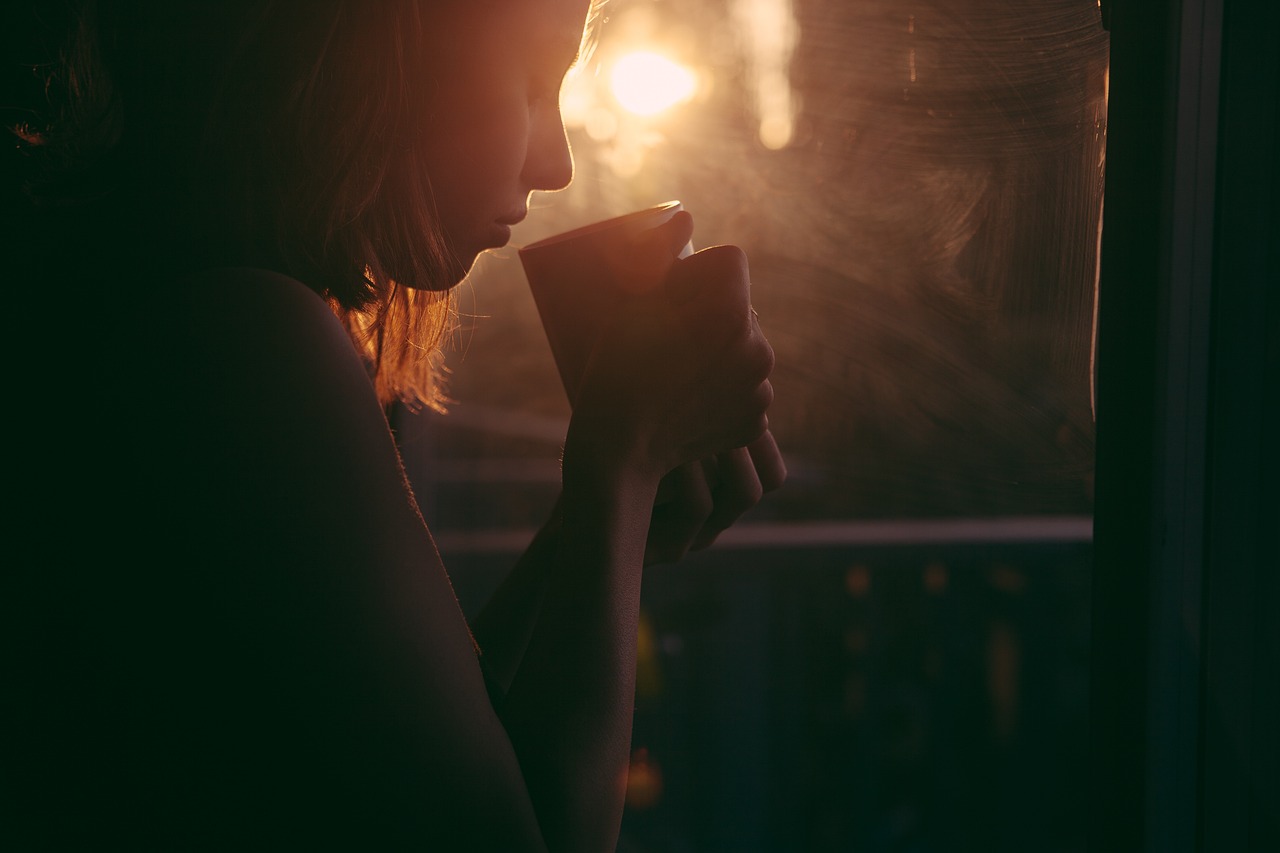 girl, drinking, tea-865304.jpg